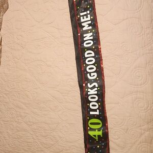 "40 looks good on me" Birthday Sash